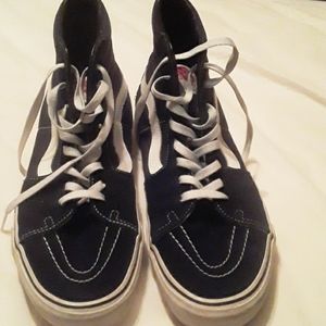 Size 12 Men's  black and white suede hitop  tennis